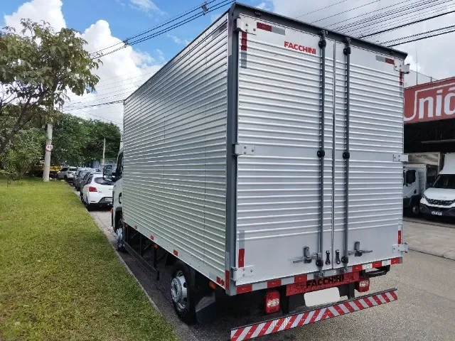 Empresa de baú para caminhão em São Paulo: soluções completas