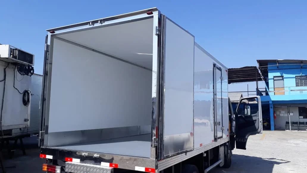 Compre baú refrigerado para caminhão e melhore a logística!